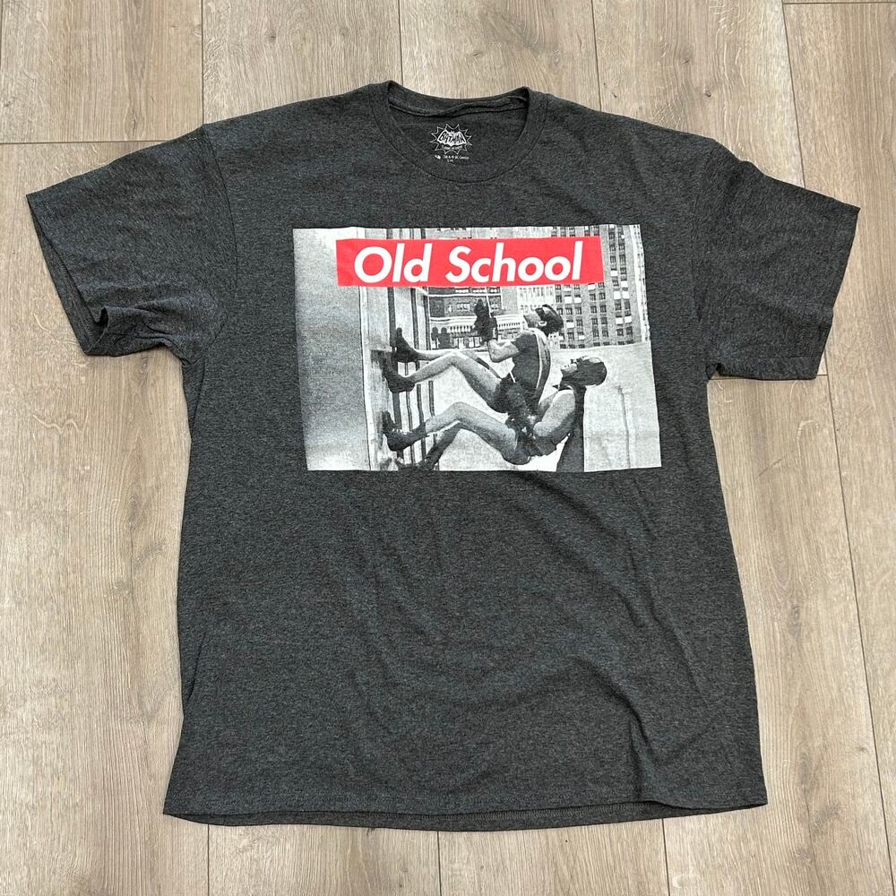 DC Comics Batman Old School 1960s wall climb Tee T Shirt Gray Size Large L B22